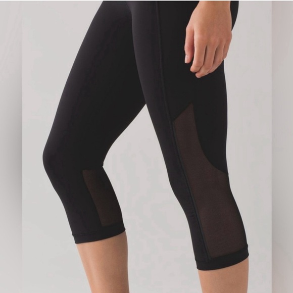 Lululemon Gear Up Crop Legging Size 8 Black Mesh Panel Pockets - Picture 16 of 16